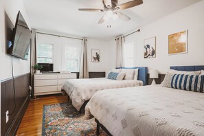 6 slaapkamers, een strijkplank/strijkijzer, reisbedje, gratis wifi