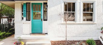 Ultimate Group Stay in St Paul – 8 beds, 2 Living + Dining Rooms,