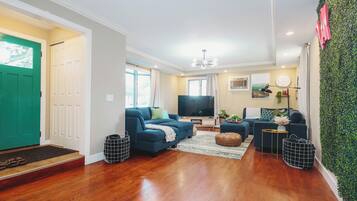 Televisor intel·ligent, videojocs i llibres