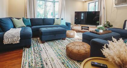 Ultimate Group Stay in St Paul – 8 beds, 2 Living + Dining Rooms,