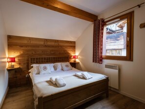 3 bedrooms, travel crib, free WiFi, bed sheets