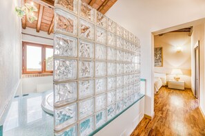Familienvilla, Mehrere Schlafzimmer, Bergseite (Pool Villa Angela Whirlpool)