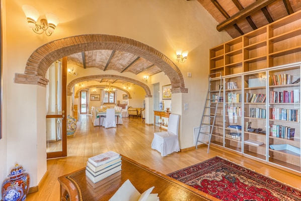 Familienvilla, Mehrere Schlafzimmer, Bergseite (Pool Villa Angela Whirlpool) | Innenbereich