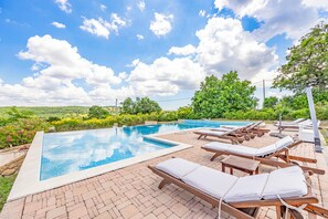 Familienvilla, Mehrere Schlafzimmer, Bergseite (Pool Villa Angela Whirlpool) | Pool
