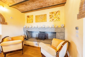 Family Villa, 4 Bedrooms, Balcony, Mountainside (Pool Villa Angela Whirlpool) | Interior - Pool Villa Angela Whirlpool (Manciano)