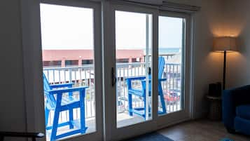 Apartemen, 1 Tempat Tidur King dengan tempat tidur Sofa, akses ke kolam renang, pemandangan pantai | Interior