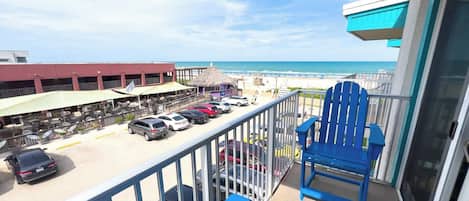 아파트, 킹사이즈침대 1개 및 소파베드, 수영장 이용, 해변 전망 | 숙박 시설 구내