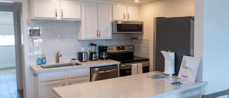 Apartment, 1 King Bed with Sofa bed, Pool Access, Beach View | Private kitchen