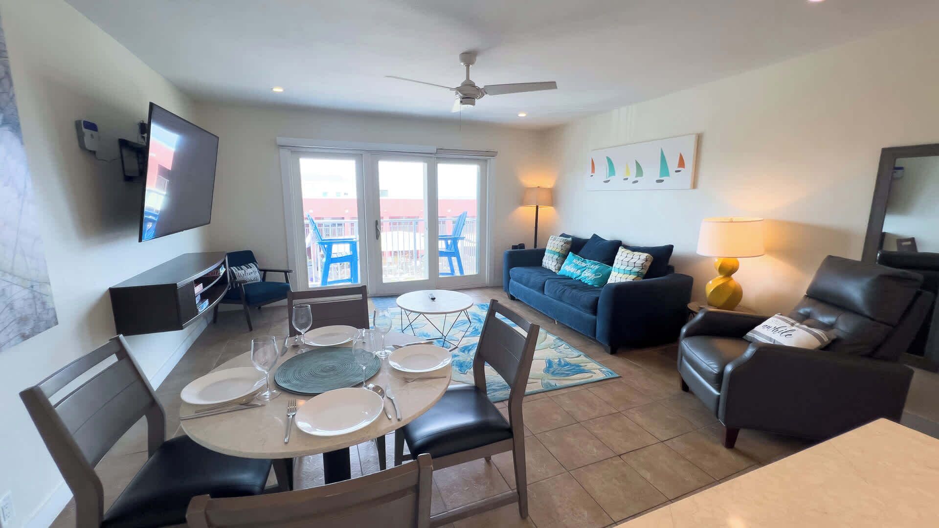 Apartamento, 1 cama de matrimonio grande con sofá cama, acceso a la piscina, vistas a la playa | Zona de estar | Una televisión