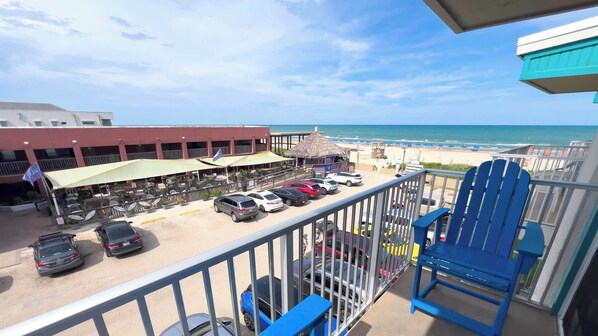 Departamento, 1 cama King size y sofá cama, acceso a la alberca, vista a la playa | Áreas de la propiedad