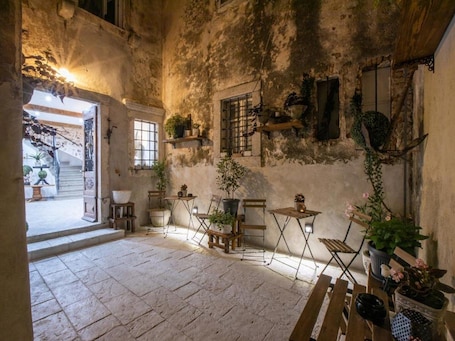 Exterior. History House Moja Ti 1830