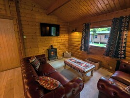 Cabin | Living area | Fireplace
