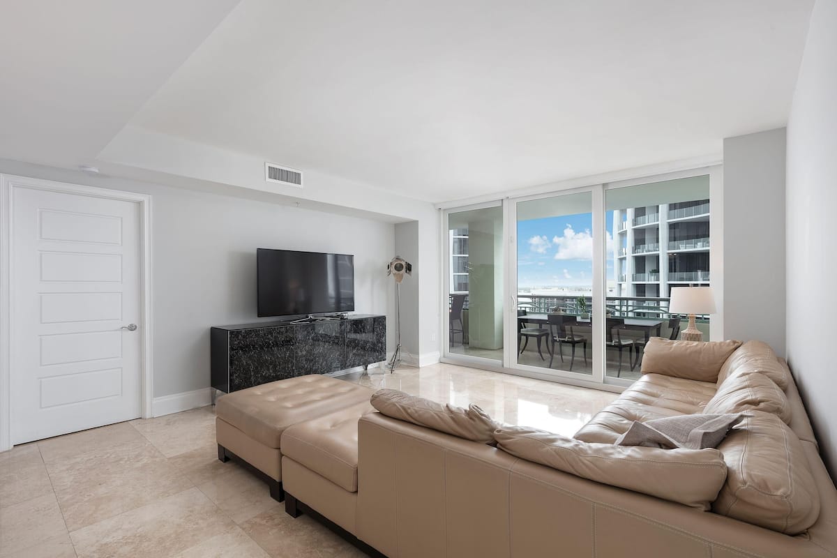 Condo, 2 Bedrooms | Living room | 36-inch TV with cable channels