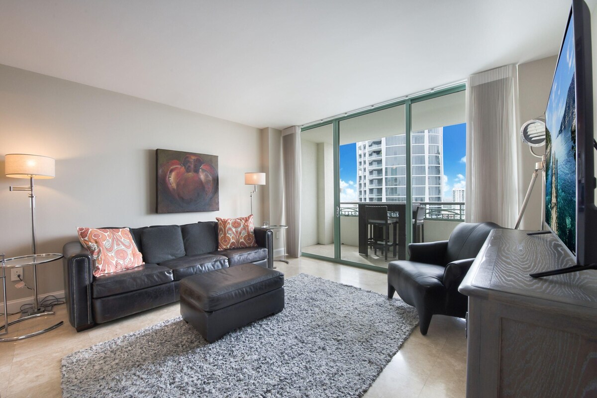Condo, 1 Bedroom | Living room