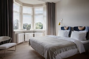1 dormitorio, ropa de cama de alta calidad, escritorio