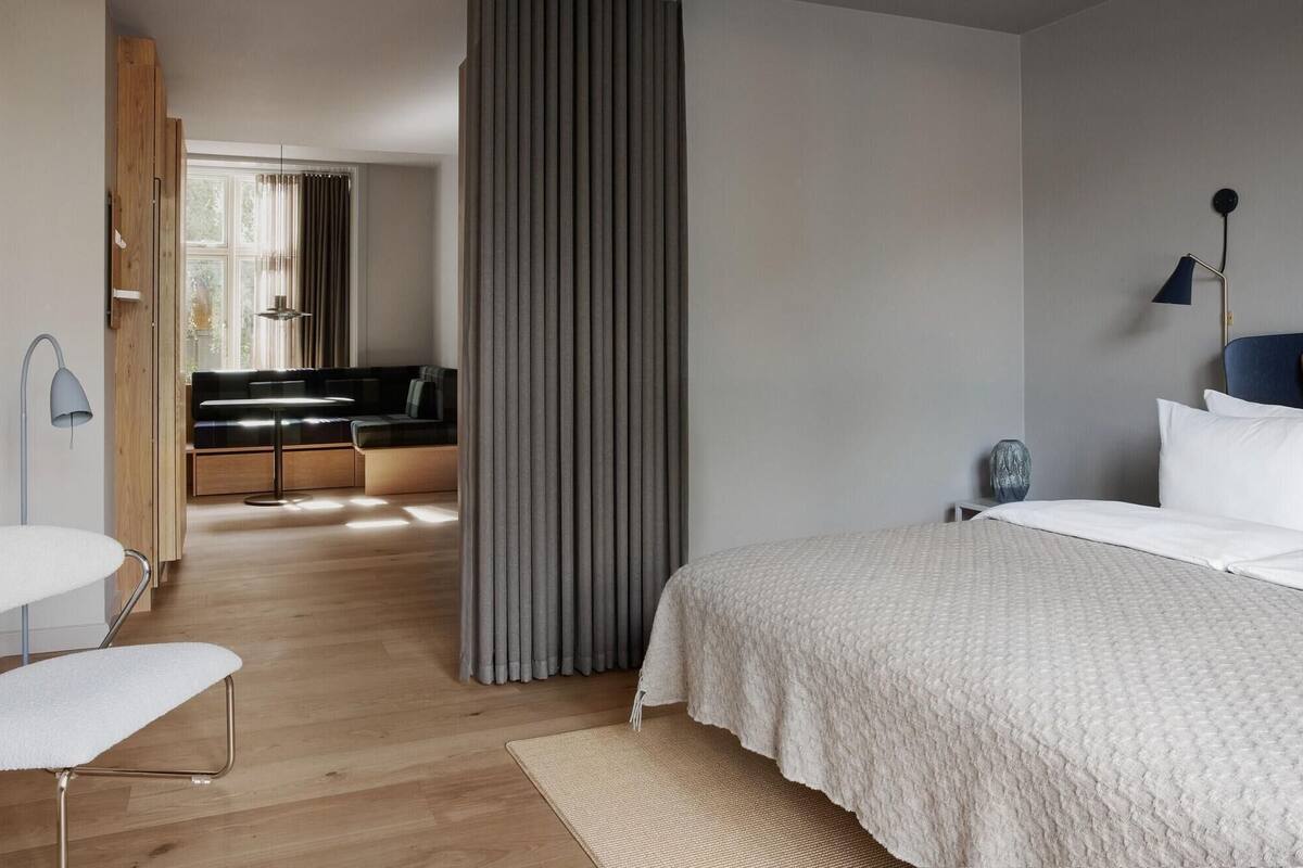 Ropa de cama de alta calidad, escritorio, sistema de insonorización