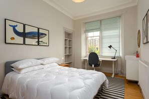 Leilighet – basic, flere senger | 4 soverom, skrivebord, skrivebord for bærbar PC og wi-fi