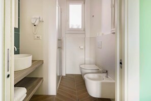 Shower, hair dryer, shampoo