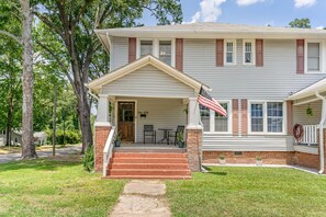 Exterior - Updated historic 3b1.5b house minutes from old downtown w/ deck & work space (Sanford)