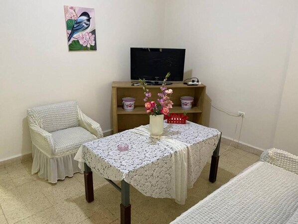 Apartment, 2 Twin Beds | Dining