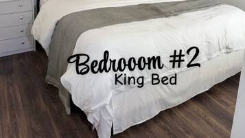 5 Schlafzimmer, Schreibtisch, Bügeleisen/Bügelbrett, WLAN