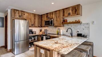 Coffee/tea maker, fridge, microwave, oven