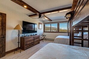 3 bedrooms, desk, iron/ironing board, free WiFi - Luxurious Ski-in/Ski-out Walking Distance to Main Street (Breckenridge)