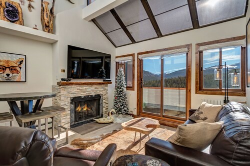 Luxurious Ski-in/Ski-out Walking Distance to Main Street