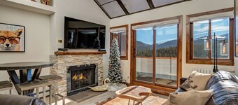 Luxurious Ski-in/Ski-out Walking Distance to Main Street