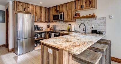 Luxurious Ski-in/Ski-out Walking Distance to Main Street