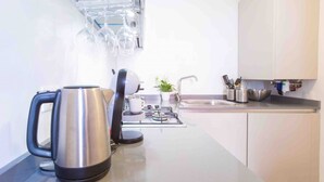 茶具/咖啡用具、冰箱、烤箱、炉灶