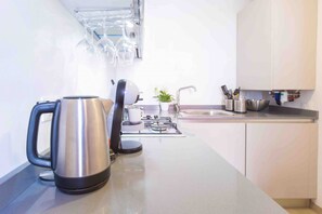 雪櫃、焗爐、爐具、咖啡機/沖茶器