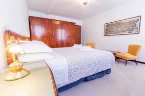 2 bedrooms, iron/ironing board, WiFi, bed sheets - CA CAMMELLO - Private Terrace and Canal View (Venezia)