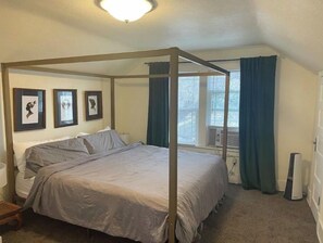 3 bedrooms, desk, WiFi