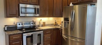 Downtown Crown Jewel w/fireplace & amazing porch