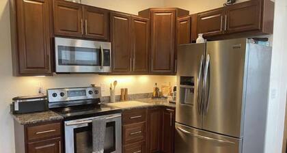 Downtown Crown Jewel w/fireplace & amazing porch