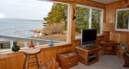 Picturesque Island Cottage by Pack and Relax