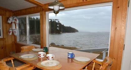 Picturesque Island Cottage by Pack and Relax