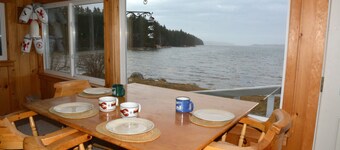 Picturesque Island Cottage by Pack and Relax