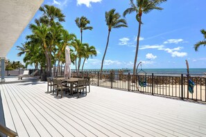 Maison, 3 chambres | Balcon