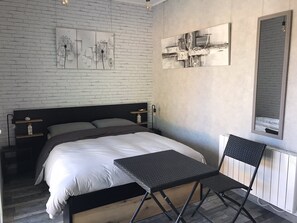 2 عدّة غرف نوم ومكتب ومكواة/لوح كي وواي فاي مجانًا