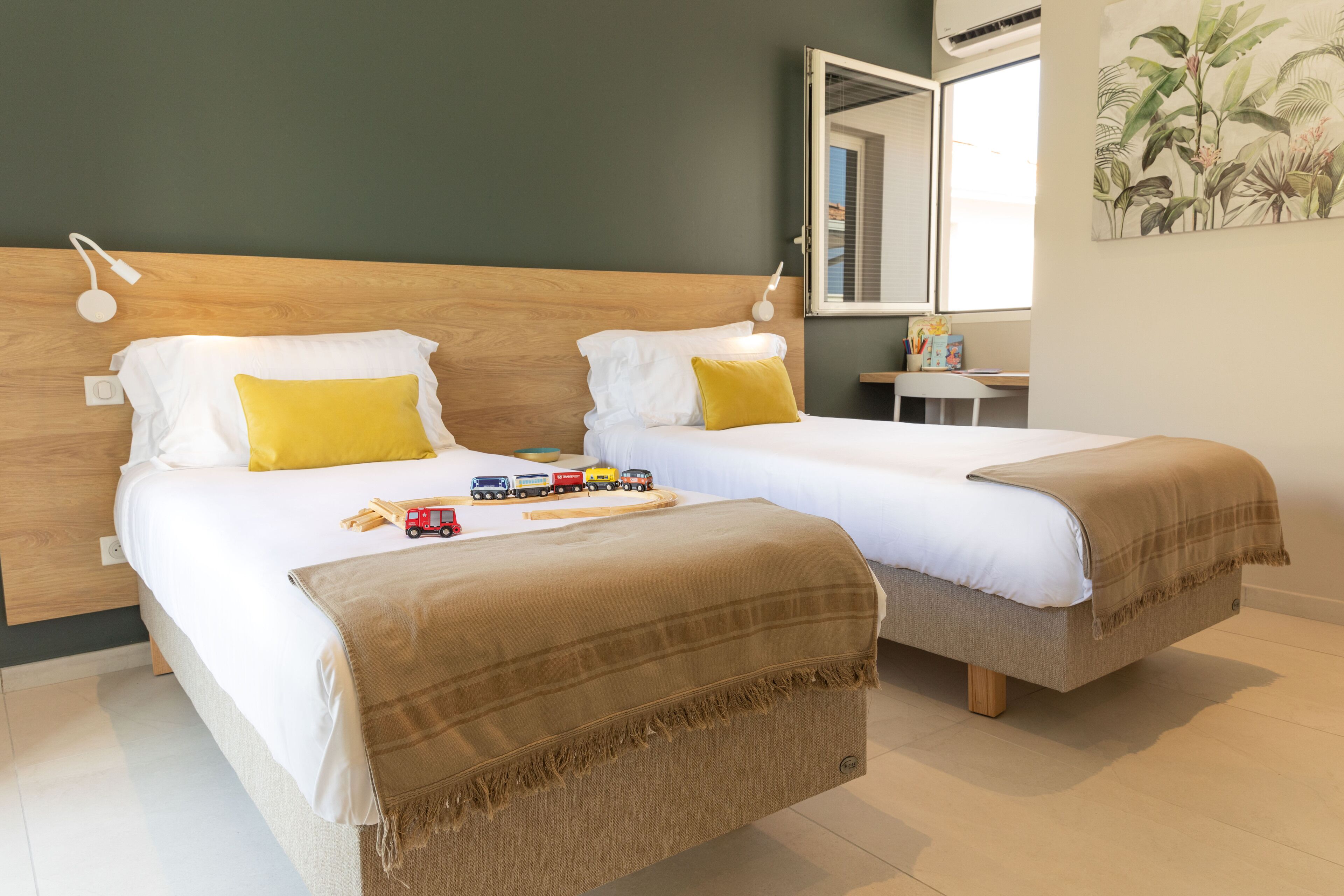 4 bedrooms, in-room safe, blackout curtains, iron/ironing board