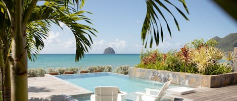 5 outdoor pools, pool umbrellas, pool loungers