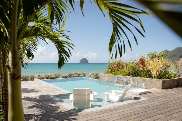 Piscine à débordement