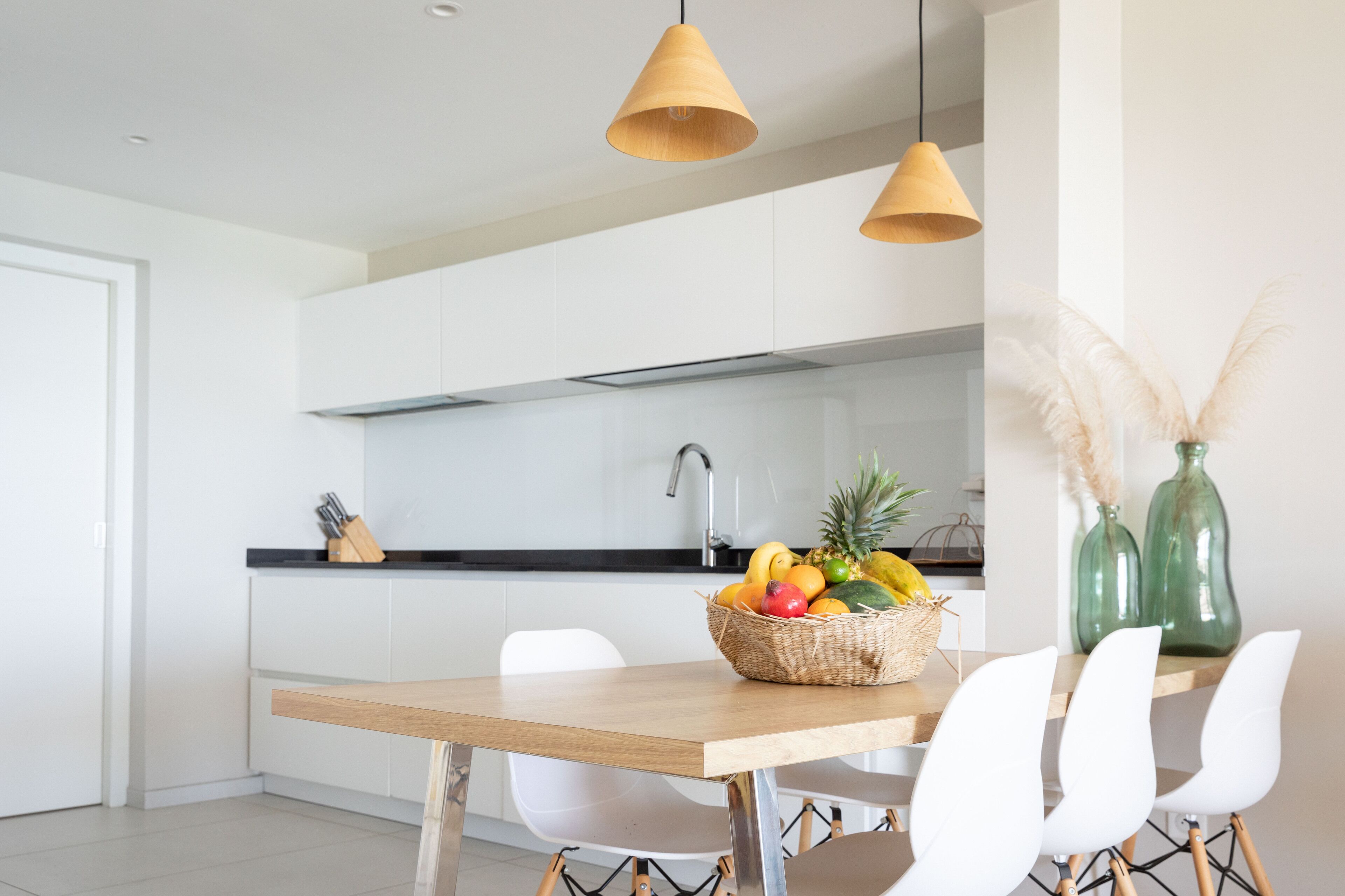 Vila Deluks, 4 kamar tidur, pemandangan laut, tepi laut | Dapur pribadi | Lemari es besar, microwave, oven, dan kompor