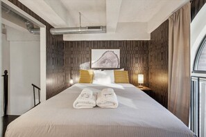 2 bedrooms, desk, iron/ironing board, WiFi