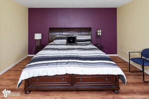4 habitaciones, escritorio, tabla de planchar con plancha y wifi gratis 