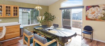 4 Bedroom 3 Bathroom Home Near Golf Course and Zoo