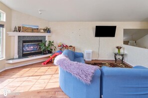 Smart TV - 4 Bedroom 3 Bathroom Home Near Golf Course and Zoo (Anchorage)