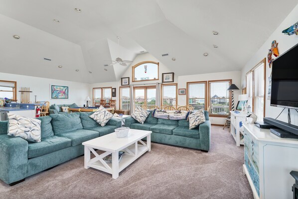 Televisio, DVD-soitin, kirjoja